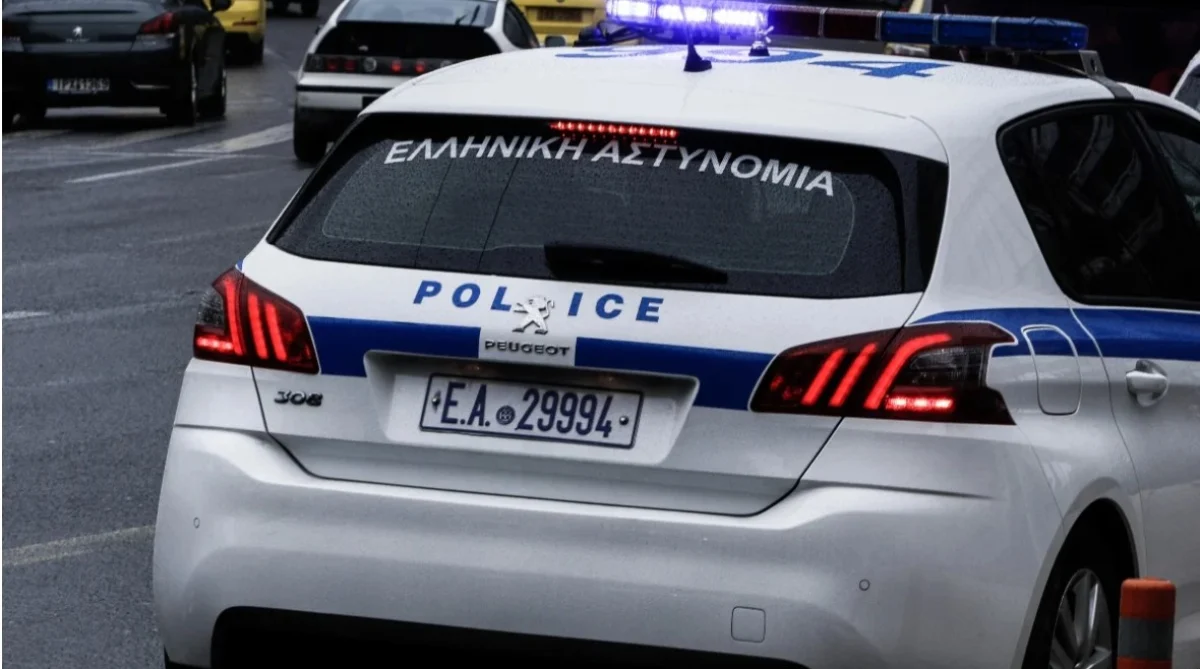 Πακιστανός με όπλο ρεπλίκα απειλούσε επιβάτες στον Προαστιακό – Ακινητοποιήθηκε από αστυνομικούς