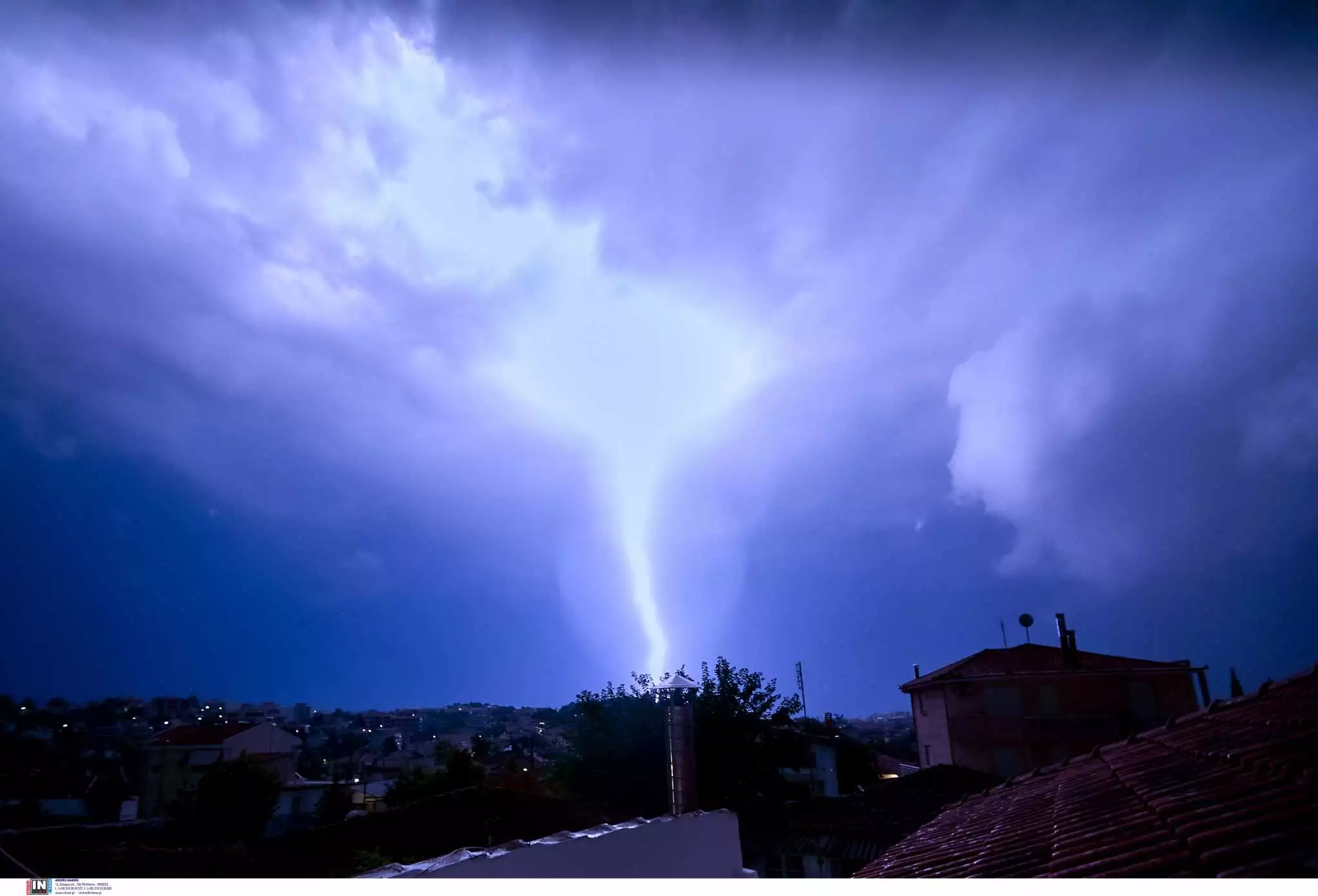 Καιρός: Καταιγίδες και δυνατοί άνεμοι θα «σαρώσουν» τη χώρα αύριο (12/12) – Μικρή πτώση της θερμοκρασίας