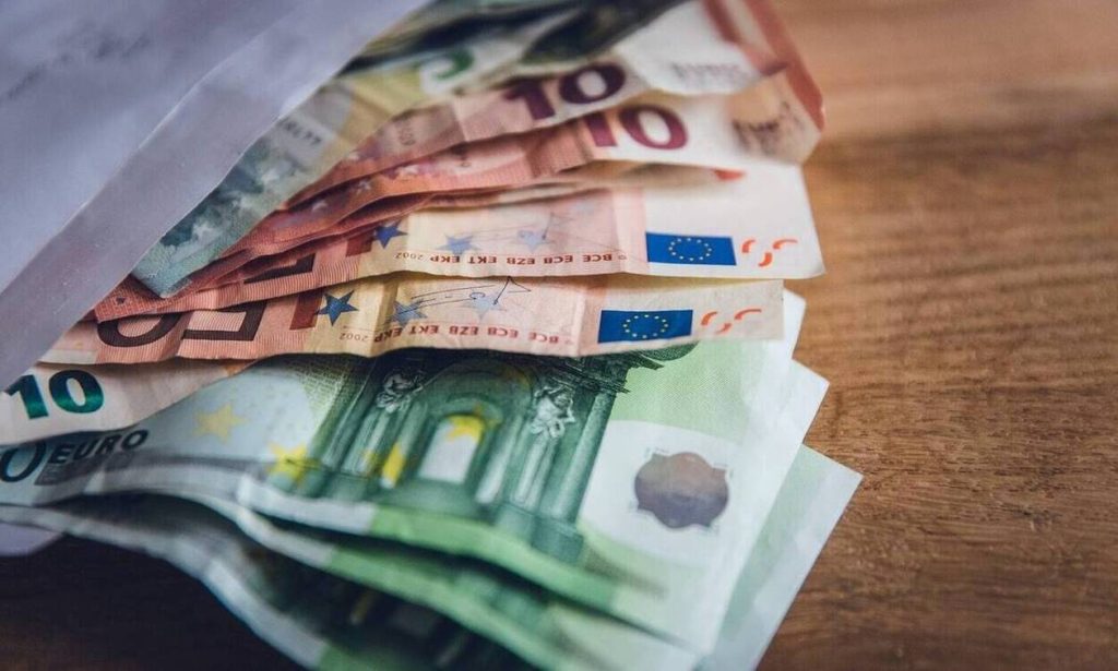 Επίδομα 200 ευρώ για 12 μήνες με γρήγορη αίτηση – Ποια δικαιολογητικά χρειάζονται και ποιοι οι δικαιούχοι