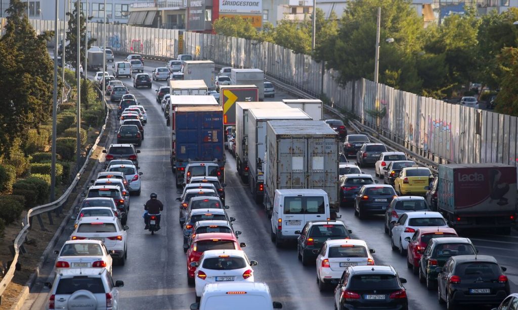 Κηφισός: Ουρές χιλιομέτρων μετά από τροχαίο στο ύψος των ΚΤΕΛ