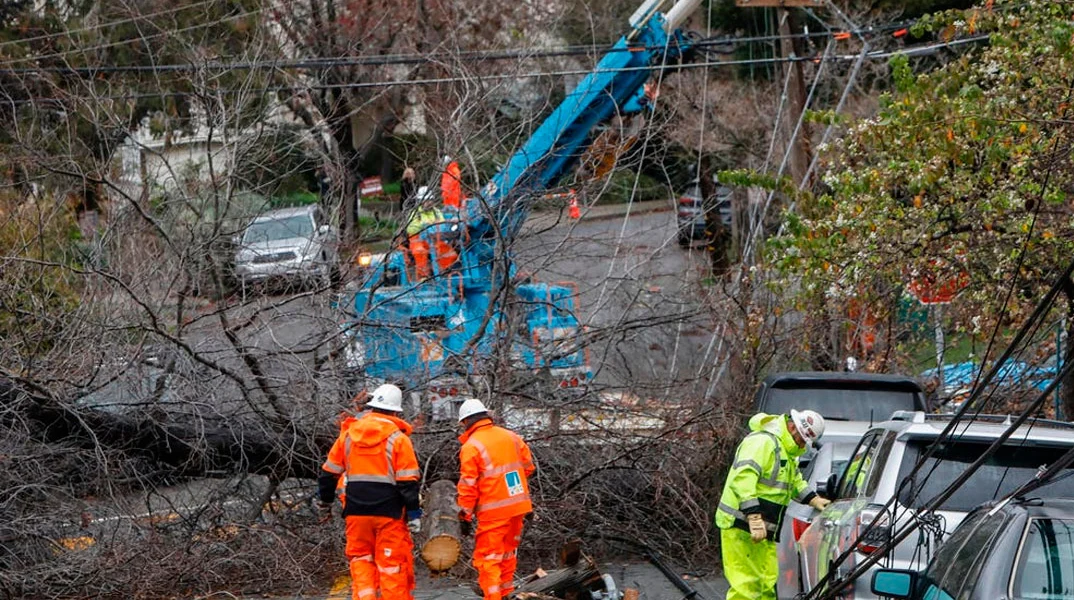 Καλιφόρνια: Έξι νεκροί και χιλιάδες νοικοκυριά χωρίς ρεύμα από την επέλαση της κακοκαιρίας (βίντεο)