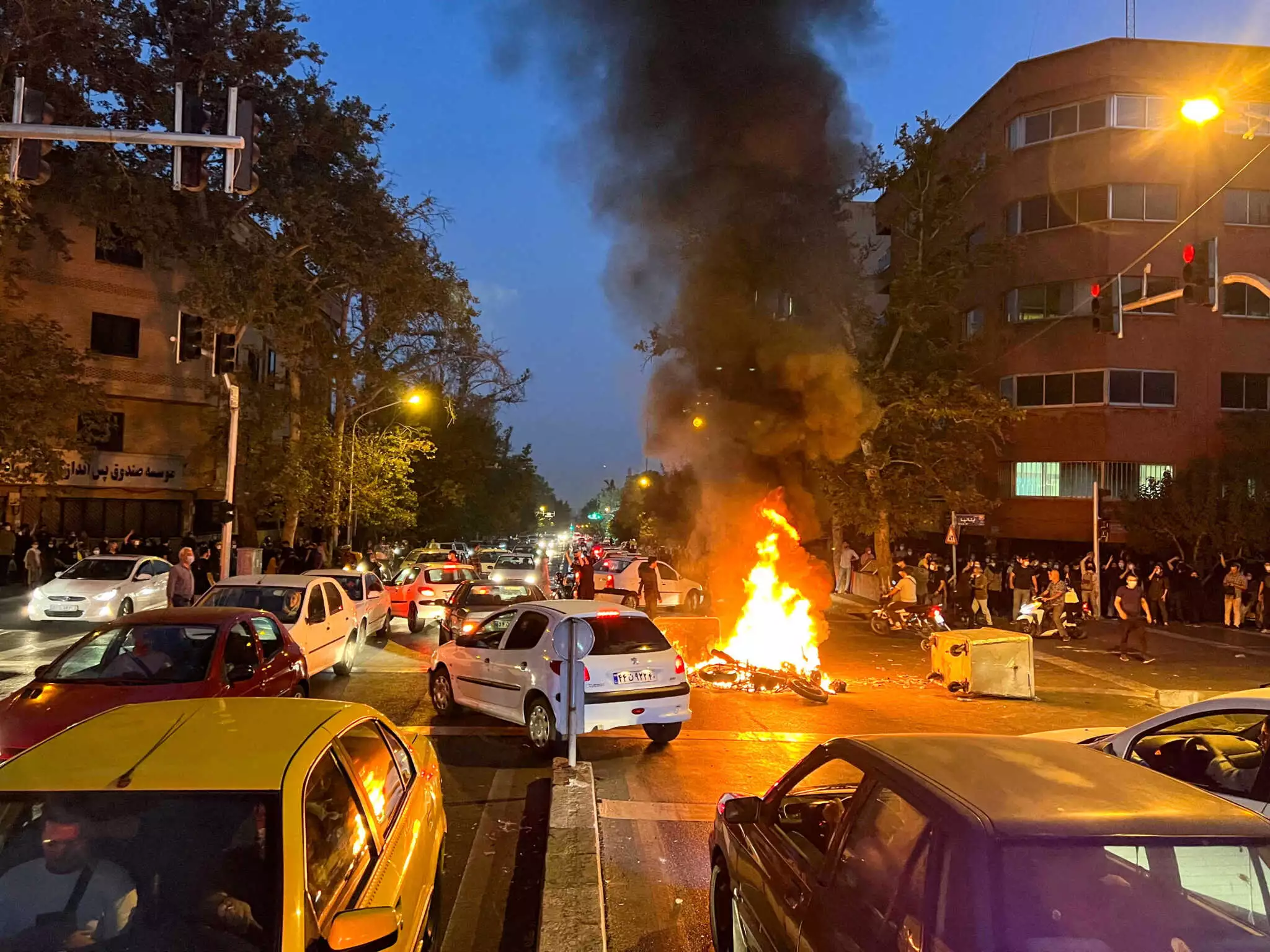 Ιράν: Τουλάχιστον 522 νεκροί, ανάμεσά τους 70 ανήλικοι – 20.000 συλλήψεις και 4 εκτελέσεις (βίντεο)