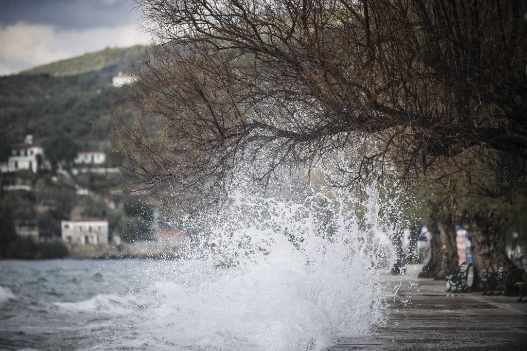 Καιρός: Βροχές και έως 8 Μποφόρ οι άνεμοι στο Αιγαίο την Τετάρτη 18/1