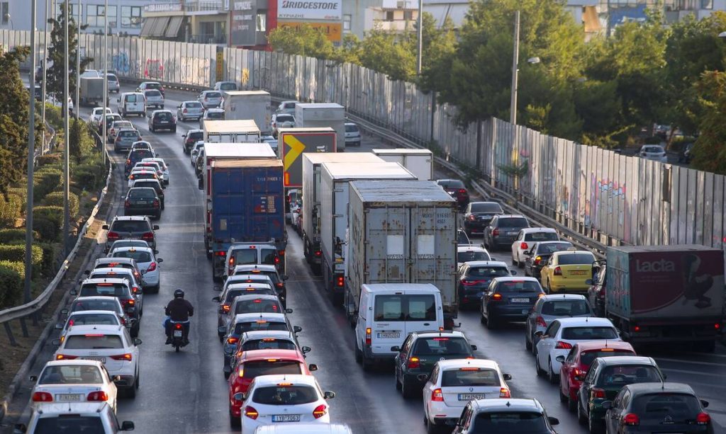 Κίνηση στους δρόμους: Μεγάλο μποτιλιάρισμα λόγω βροχής – Προβλήματα σε Κηφισό, Αλεξάνδρας και Κηφισίας (χάρτης)