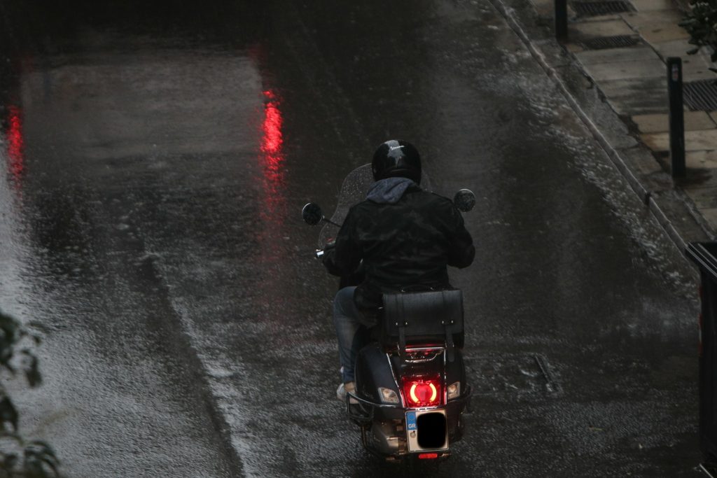 Αποκαταστάθηκε η κυκλοφορία σε Σπάτα και Ραφήνα μετά την κακοκαιρία