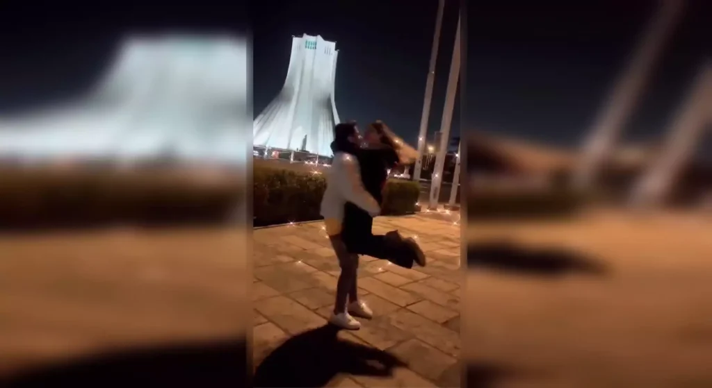 Ιράν: Nεαρό ζευγάρι φυλακίστηκε επειδή χόρευε αγκαλιασμένο σε δημόσιο χώρο (βίντεο)