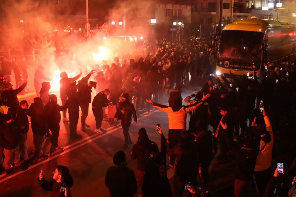 Κύπελλο Ελλάδας: Η αποστολή της ΑΕΚ αποθεώθηκε έξω από την «OPAP Arena» (φωτό)