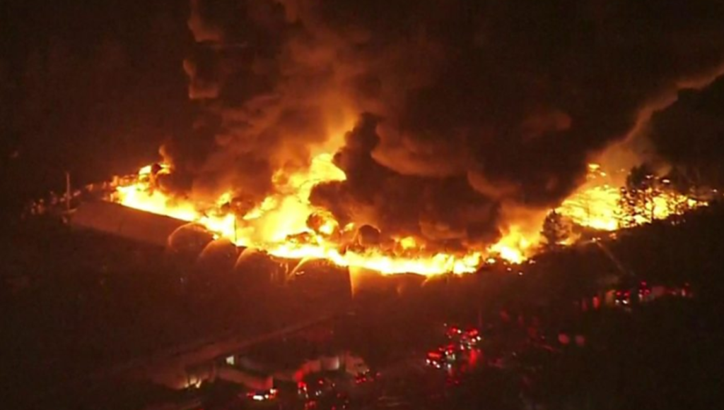 «Συναγερμός» στη Φλόριντα – Μεγάλη πυρκαγιά σε φυτώριο (βίντεο)