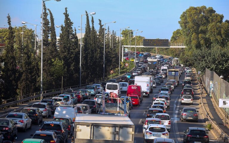 Αυξημένη η κίνηση στους δρόμους της Αττικής – Σε ποιους έχει μποτιλιάρισμα (χάρτης)