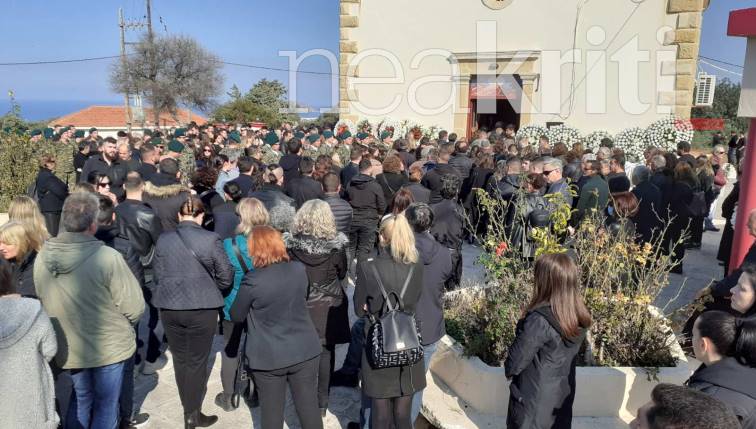 Χανιά: Θρήνος στην κηδεία του 19χρονου στρατιώτη που σκοτώθηκε σε τροχαίο