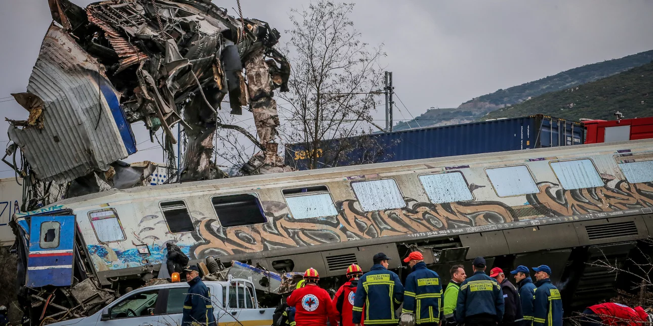 «Βιώσαμε μία κόλαση, ούρλιαζε ο κόσμος» λέει επιβάτης που επέζησε στα Τέμπη