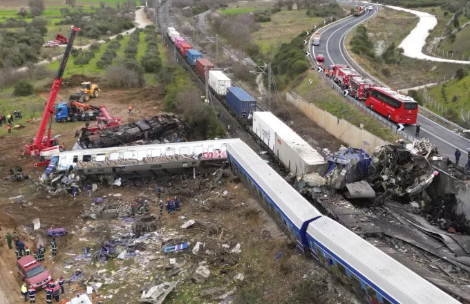 Τέμπη: Φορτηγό-ψυγείο έχει φτάσει στο Γενικό Νοσοκομείο Λάρισας για να διατηρηθούν οι σοροί που δεν έχουν ταυτοποιηθεί