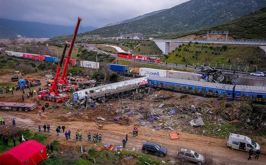 «Ο σταθμάρχης είχε ειδοποιηθεί 17 λεπτά πριν τη μοιραία σύγκρουση» – «Πήρε την θέση με παρέμβαση πολιτικού»