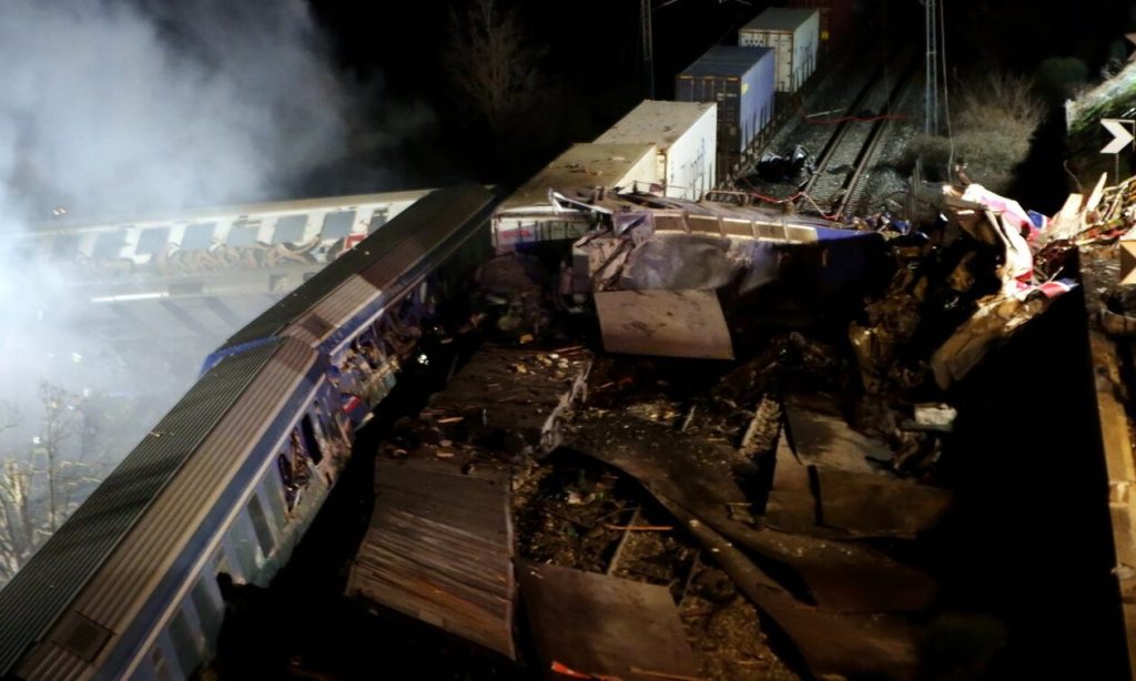 Αστυνομικός που μετέφερε τραυματίες από το «τρένο του τρόμου» στο νοσοκομείο – «Αντίκρισα το απόλυτο χάος»