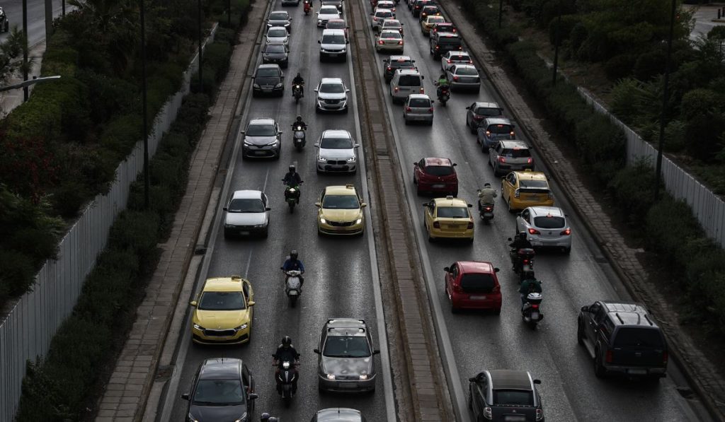 Στο «κόκκινο» η κίνηση στους δρόμους της Αττικής – Δείτε ποιους να αποφύγετε (χάρτης)