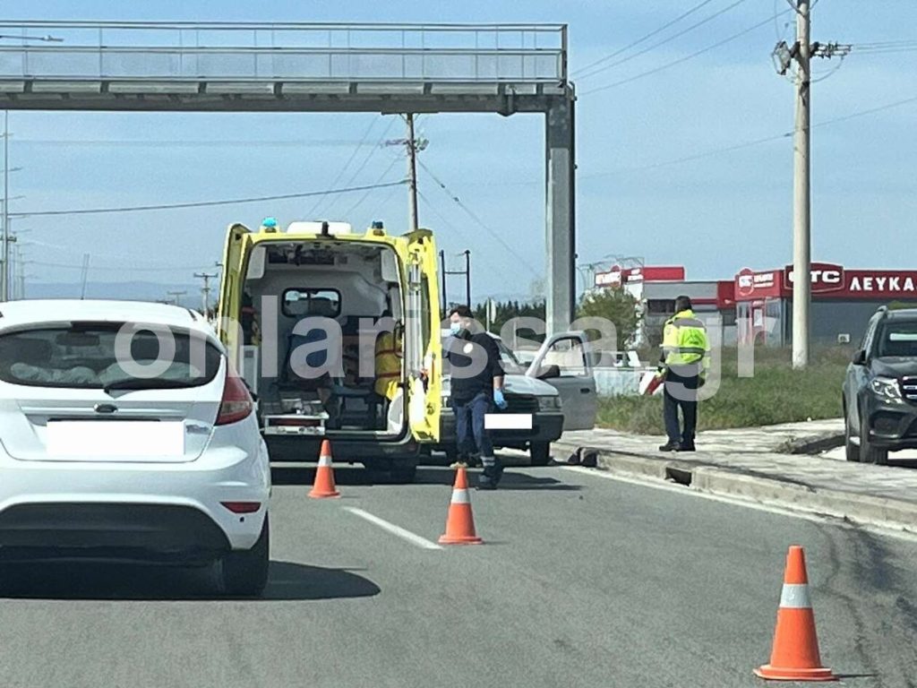 Λάρισα: Σοβαρό τροχαίο με τρεις τραυματίες στην Παλαιά Εθνική Οδό Λάρισας – Βόλου