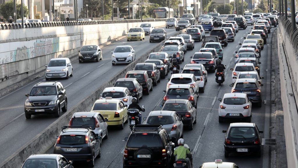 Μποτιλιάρισμα στην κάθοδο του Κηφισού – Ακινητοποιημένο φορτηγό στην γέφυρα της Ιεράς Οδού