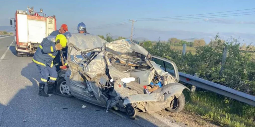 Τραγωδία στα Τρίκαλα: Ζευγάρι βρέθηκε νεκρό σε αυτοκινητιστικό δυστύχημα – Επέζησε το παιδί τους (φωτό)