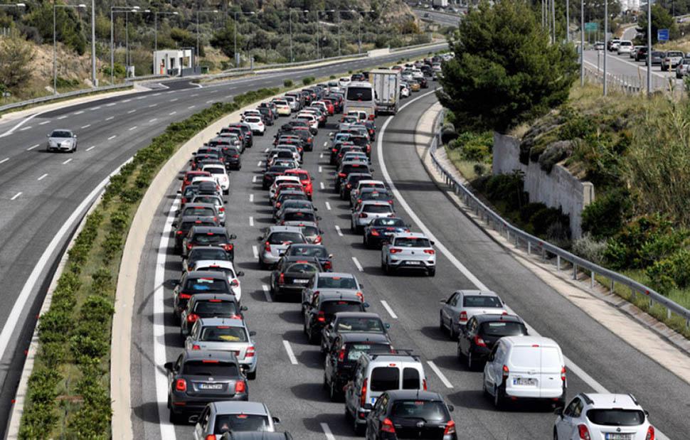 «Έξοδος» του Πάσχα: Αυξημένη κίνηση στην Αττική Οδό στο ρεύμα προς Ελευσίνα (φωτό)