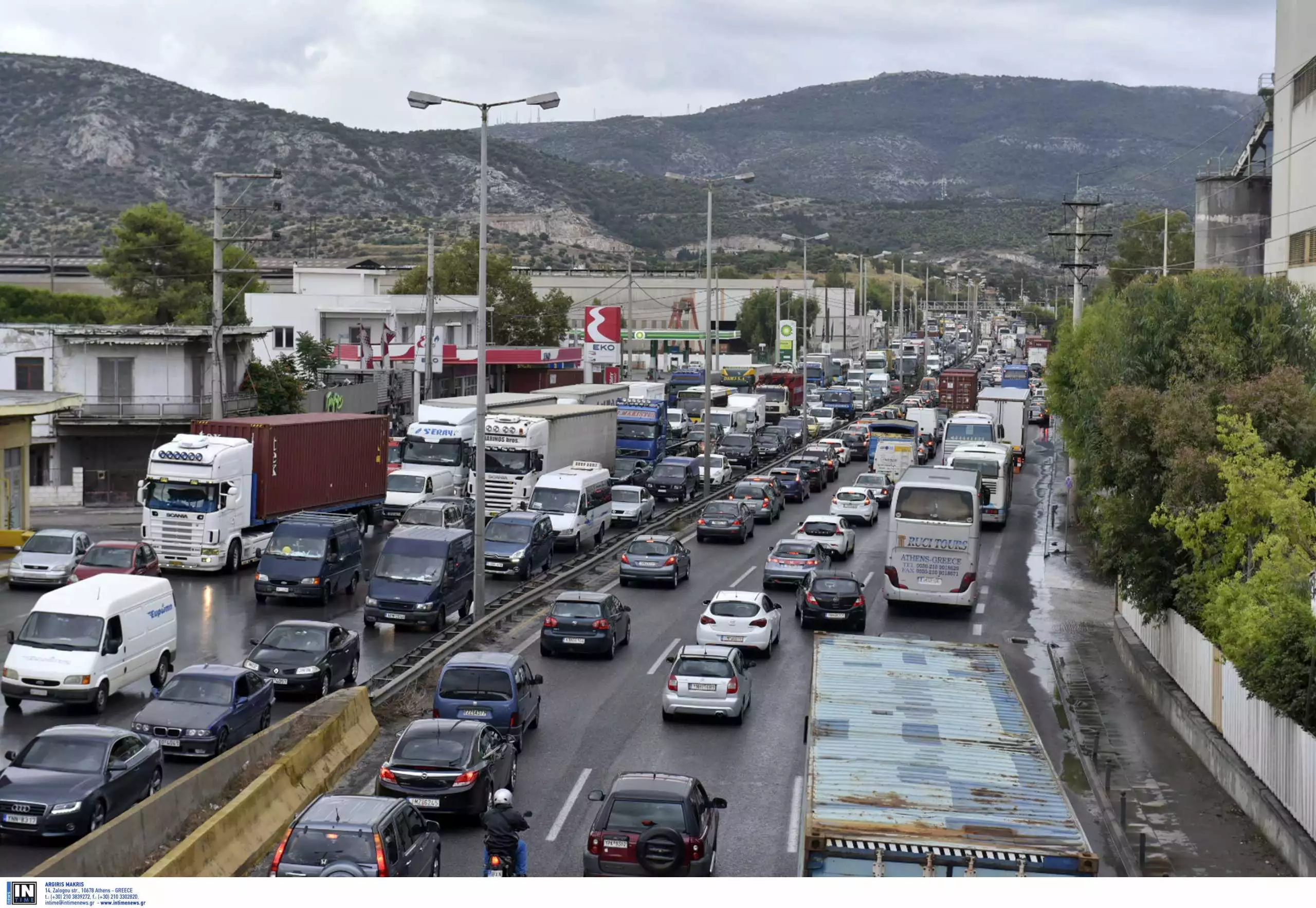 Στο «κόκκινο» η Αθηνών-Κορίνθου στο ύψος των Μεγάρων – Που αλλού εντοπίζονται προβλήματα