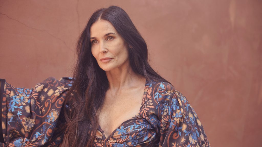 Demi Moore: Ποζάρει με λεοπάρ μπικίνι και «λιώνει» τον ανδρικό πληθυσμό (φωτο)