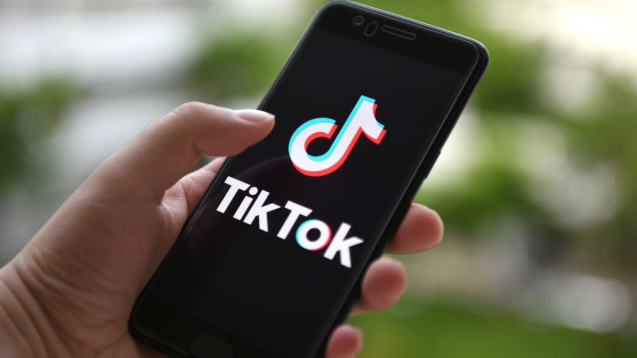 TikTok: Θα σου «λύσει» τα χέρια – Δες πώς να… σκρολάρεις χωρίς χέρια αλλά με τη φωνή σου (βίντεο)