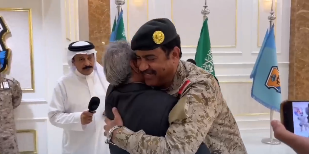 Σε άλλο επίπεδο πλέον οι σχέσεις Σ.Αραβίας-Ιράν: Σαουδάραβες διασώζουν Ιρανούς από το Σουδάν και τους υποδέχονται με αγκαλιές στο Ριάντ!