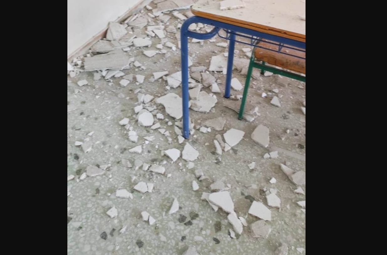 Έπεσαν σοβάδες σε σχολείο στα Τρίκαλα: Από τύχη δεν τραυματίστηκε μαθητής (φωτό)