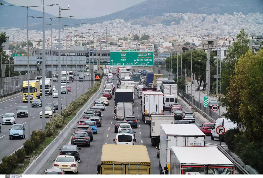 Αυξημένη η κίνηση στον Κηφισό και στα δύο ρεύματα – Προβλήματα και στην Αττική Οδό