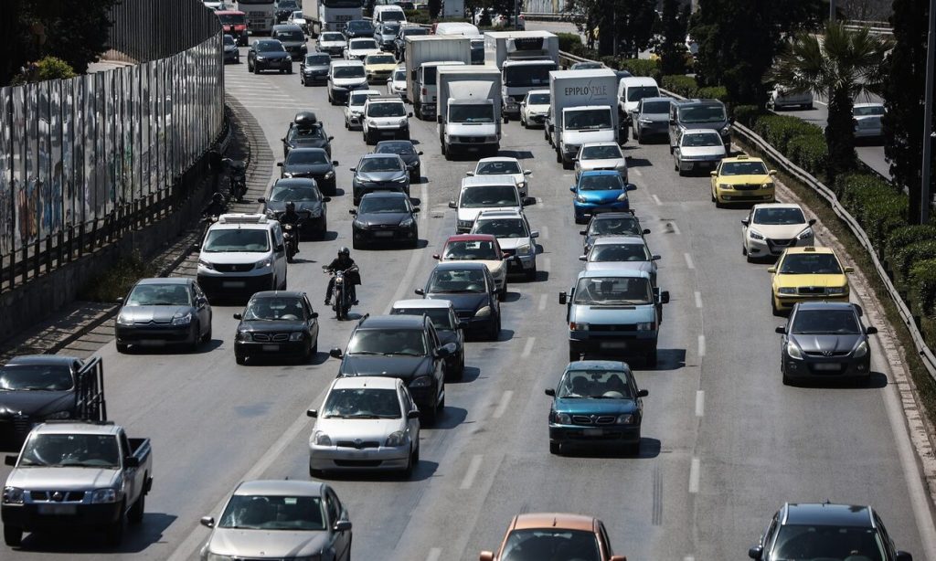 Δείτε σε ποιους δρόμους της Αττικής υπάρχει αυξημένη κίνηση – Ποιους να αποφύγετε (χάρτης)