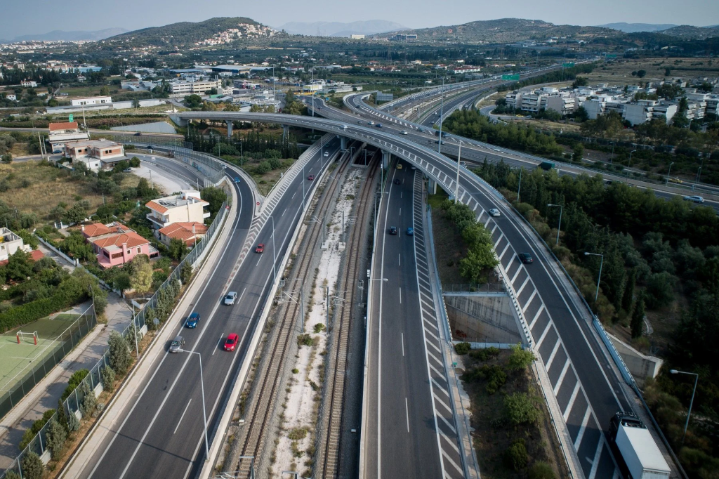 Αυξημένη η κίνηση στην Αττική Οδό – «Φρακάρισμα» στο ρεύμα προς Αεροδρόμιο (χάρτης)