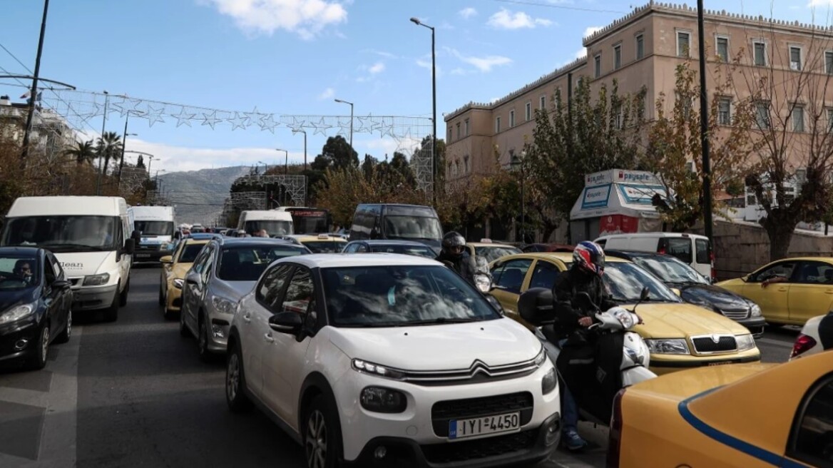 Αυξημένη κίνηση σε Κηφισό, Λεωφόρο Κηφισίας και κέντρο (φωτο)