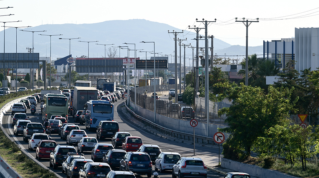 Καραμπόλα τεσσάρων οχημάτων στη Λεωφόρο Αλίμου – Κατεχάκη – Mποτιλιάρισμα στο σημείο