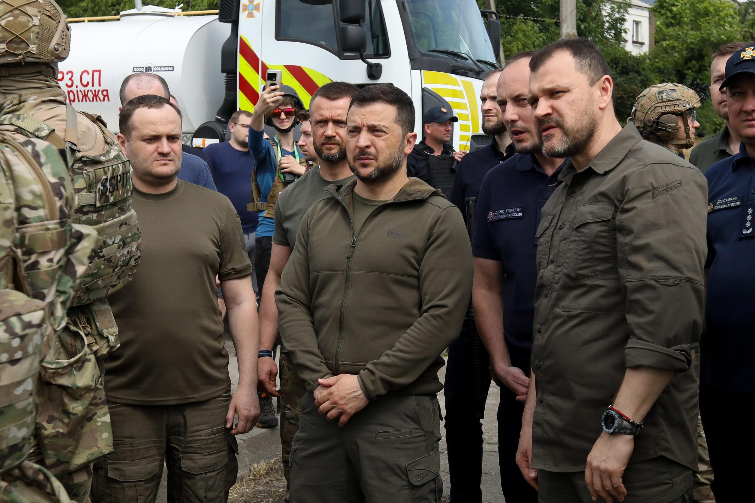 Αποθρασύνθηκε  ο Β.Ζελένσκι: «Ξέρω πόσα και τι  όπλα  έχουν στις αποθήκες τους οι χώρες της ΕΕ  – Μη μου λένε ψέματα»