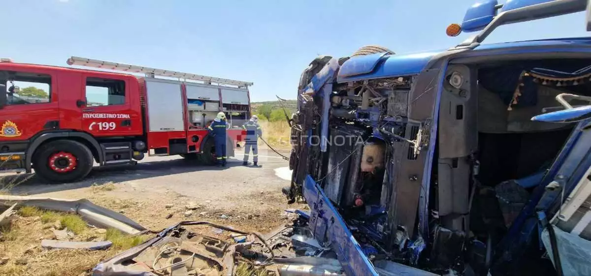 Τροχαίο ατύχημα με ανατροπή νταλίκας στον Βόλο – Τεράστιο μποτιλιάρισμα στη Λεωφόρο Αθηνών