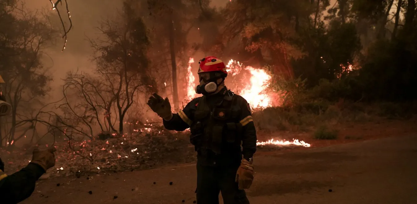 Φωτιά τα ξημερώματα σε δασική έκταση στην Εύβοια – «Κάποιος προσπαθεί να μας κάψει»