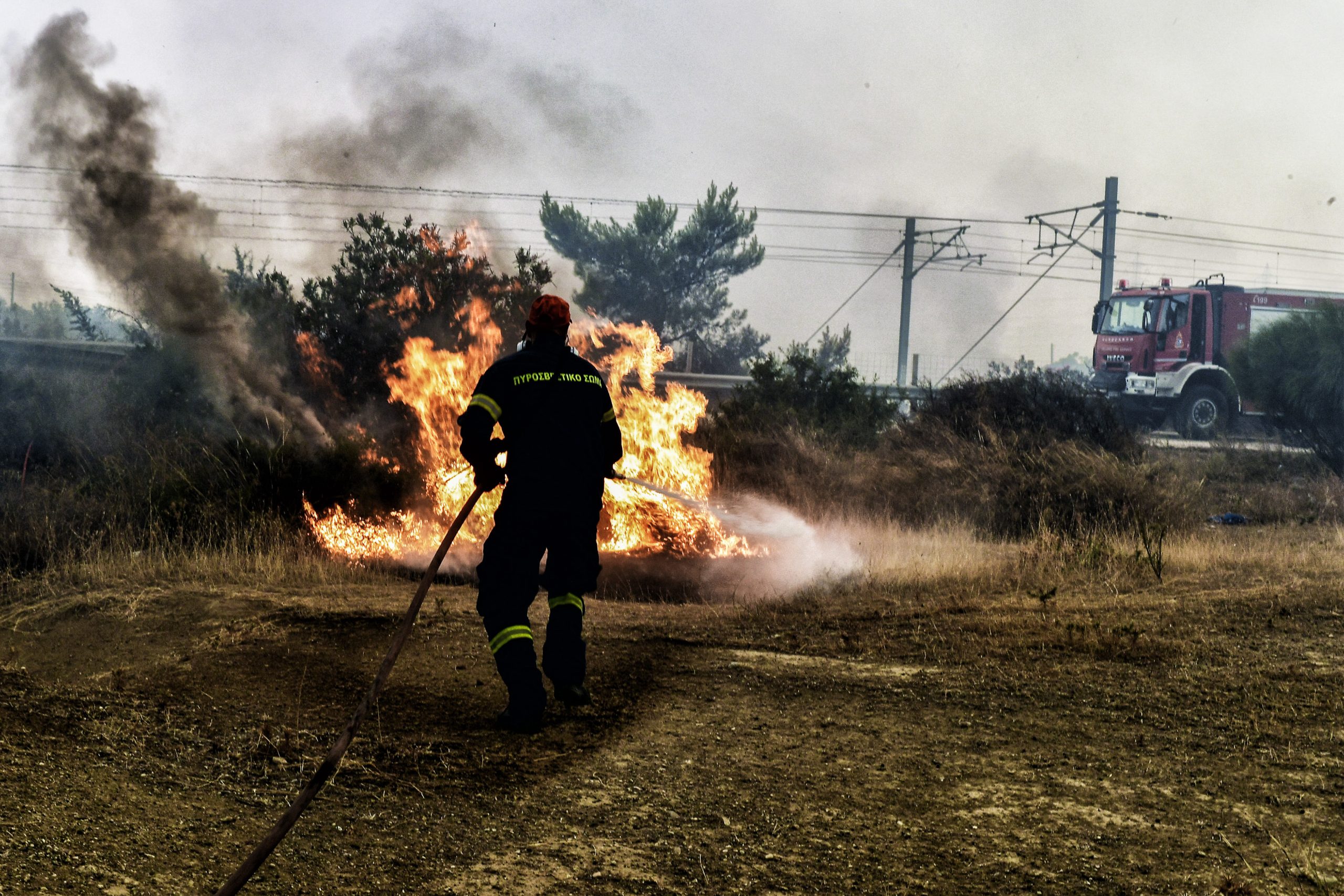 Στη Ρόδο μεταβαίνει κυβερνητικό κλιμάκιο – Σε πύρινο κλοιό το νησί