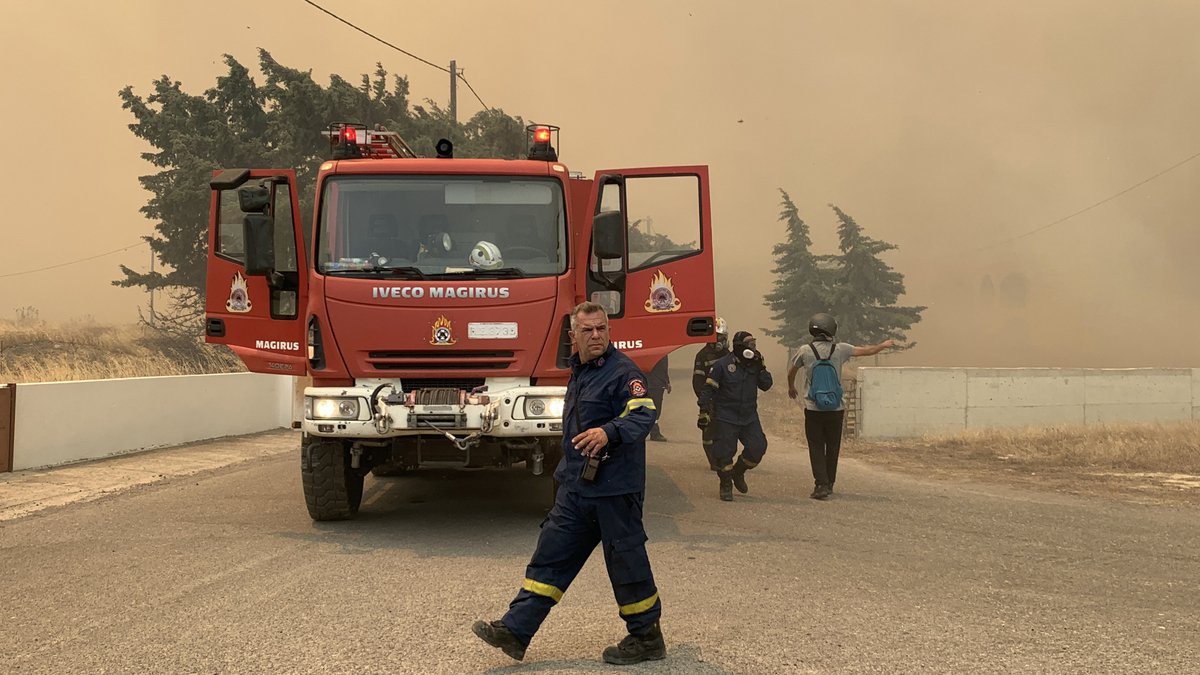 Η πύρινη λαίλαπα κατακαίει τη Ρόδο: Μήνυμα από το «112» για εκκένωση στο Βατί – «Εκκενώστε τώρα προς Λίνδο»