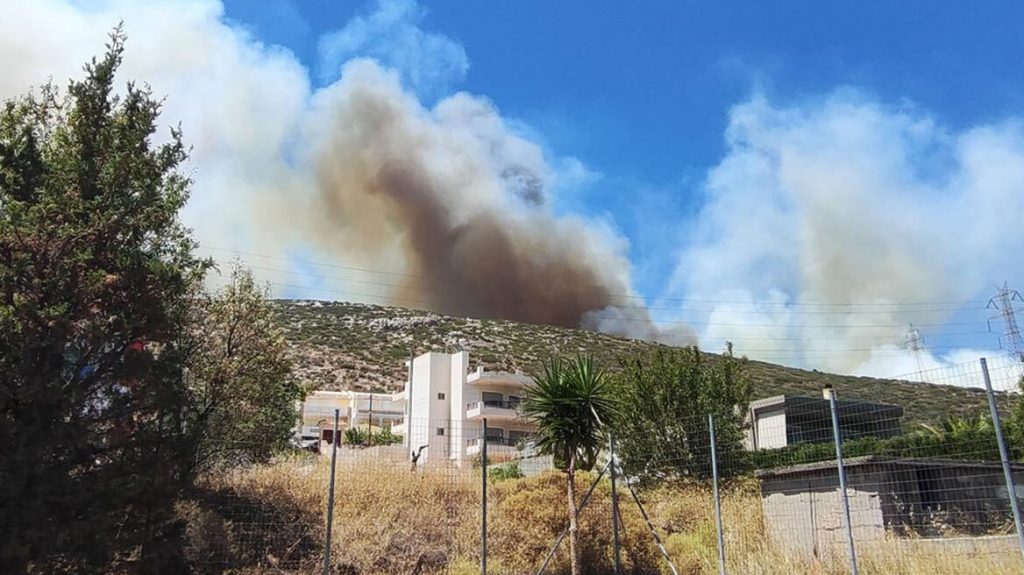 Συναγερμός στην Πυροσβεστική: Ξέσπασε φωτιά στον Κουβαρά Αττικής