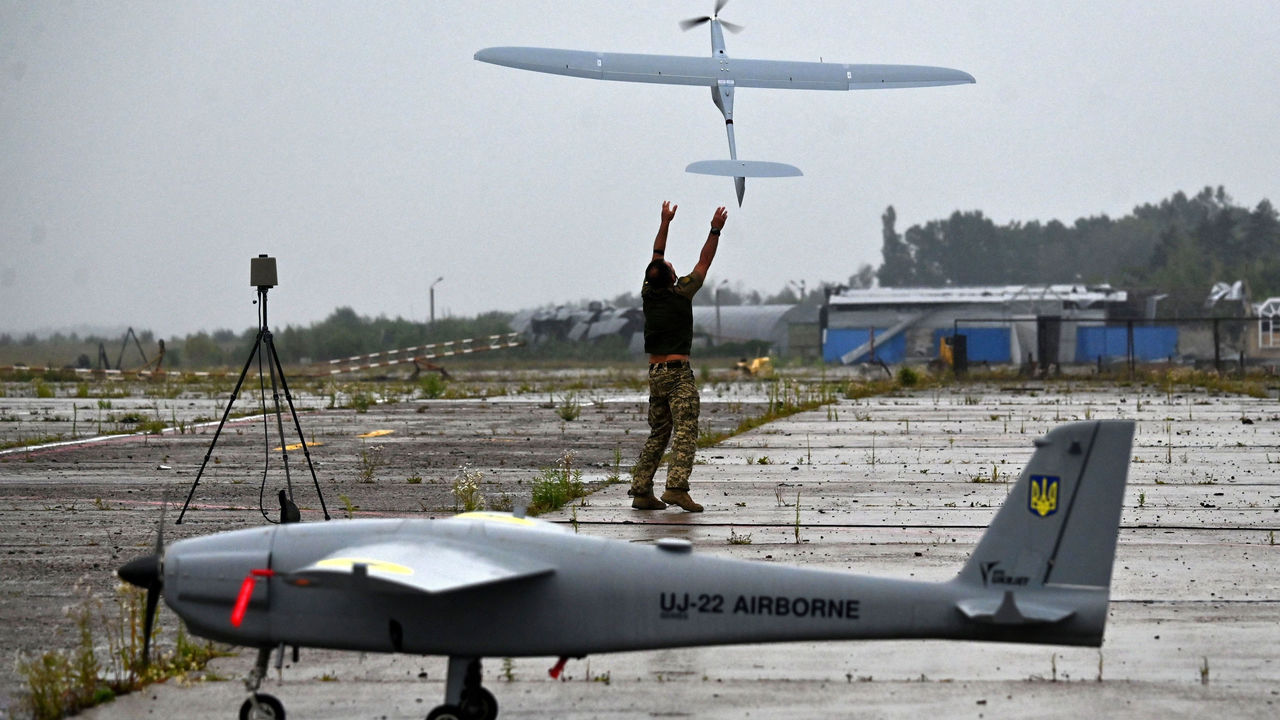 Ουκρανικό drone συνετρίβη σε ρωσικό σιδηροδρομικό σταθμό στο Κούρσκ (βίντεο)