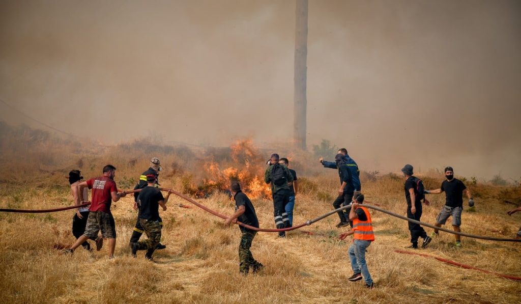 Φωτιά σε εστιατόριο στο Λέχαιο Κορινθίας – Ακούστηκαν εκρήξεις