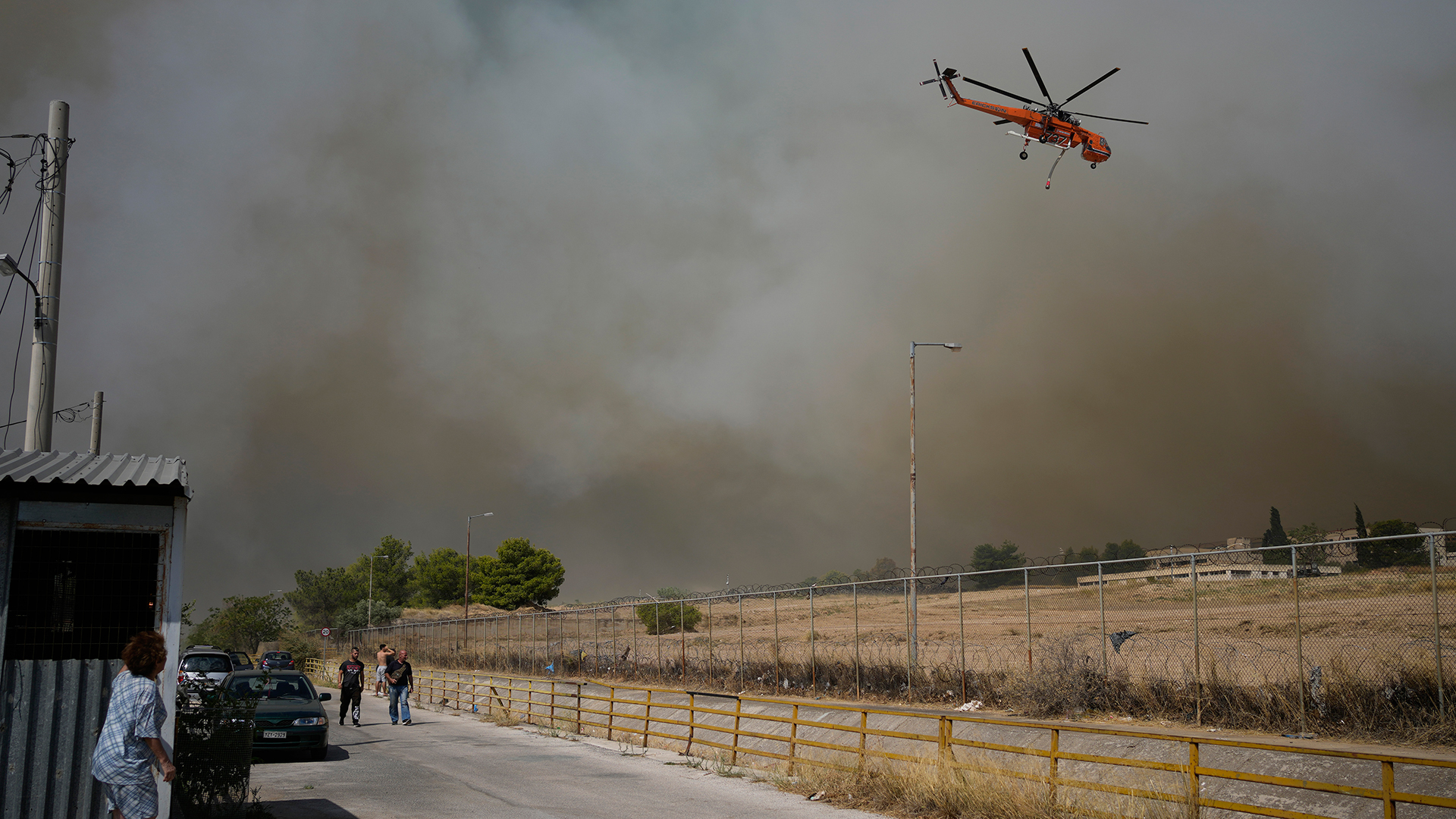 ΓΕΕΘΑ: «Δεν κινδύνευσε από τη φωτιά το στρατόπεδο “Καποτά”»