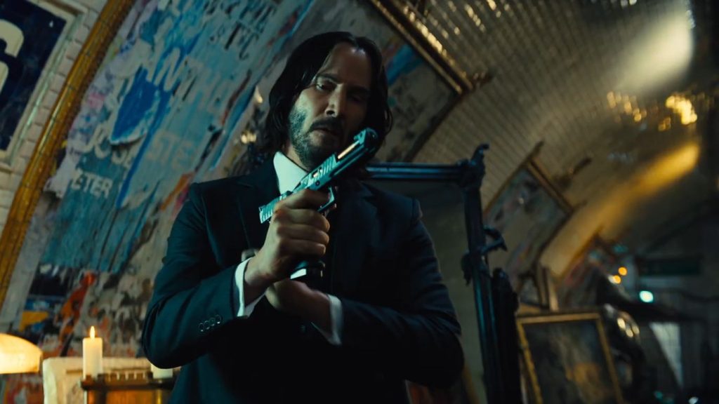 Από  αμέριμνος καταστηματάρχης  σε… John Wick μέσα σε δευτερόλεπτα (βίντεο)