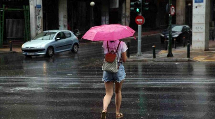 Καιρός: Βροχές, καταιγίδες με 8 μποφόρ και νέα πτώση της θερμοκρασίας σήμερα