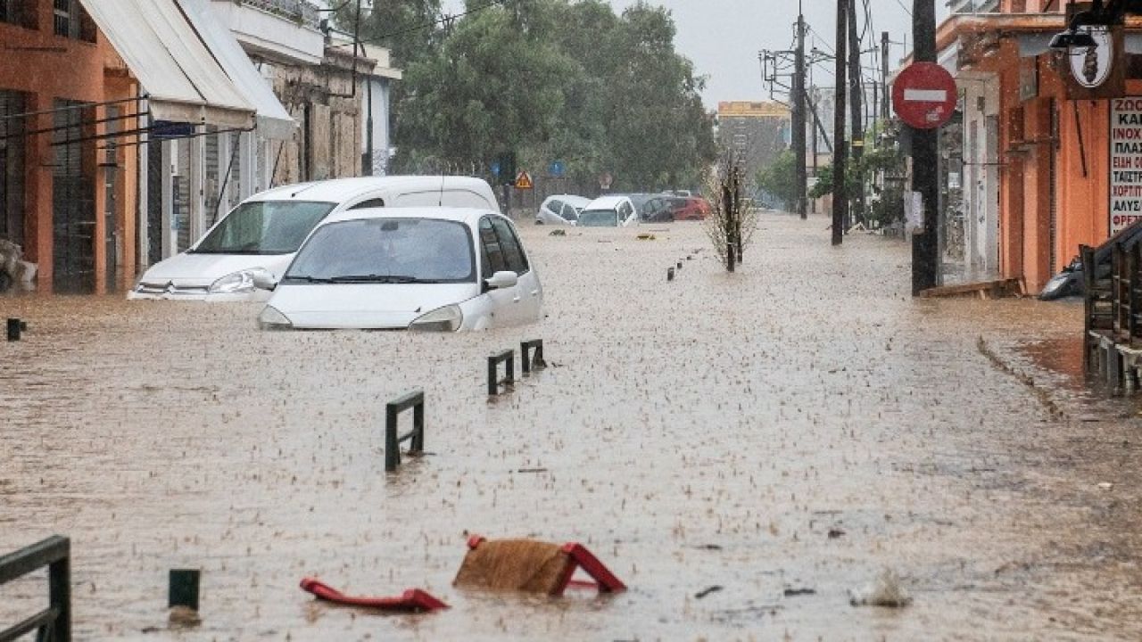 Κακοκαιρία: Εικόνες «αποκάλυψης» σε Βόλο, Λάρισα, Σκιάθο και Εύβοια – Που αναμένεται να «χτυπήσει» τις επόμενες ώρες