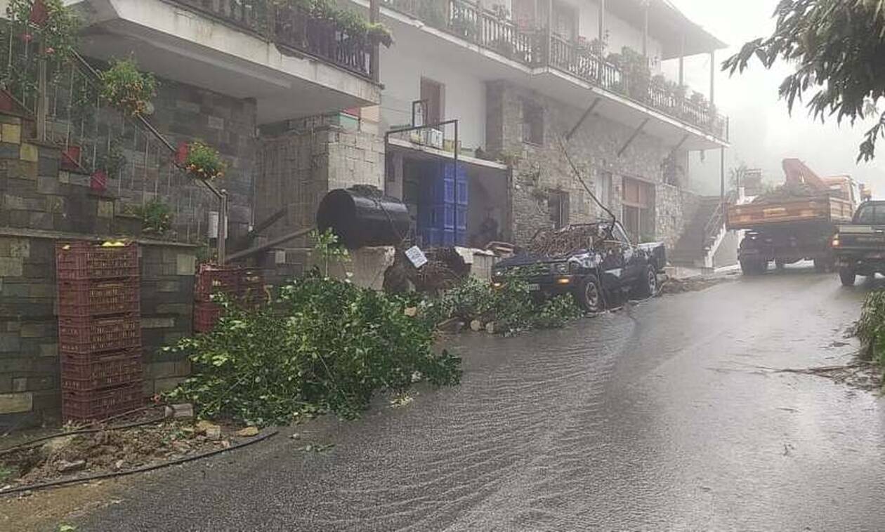 Απεγκλωβίστηκαν τρία άτομα από πλημμυρισμένο σπίτι στο Πήλιο