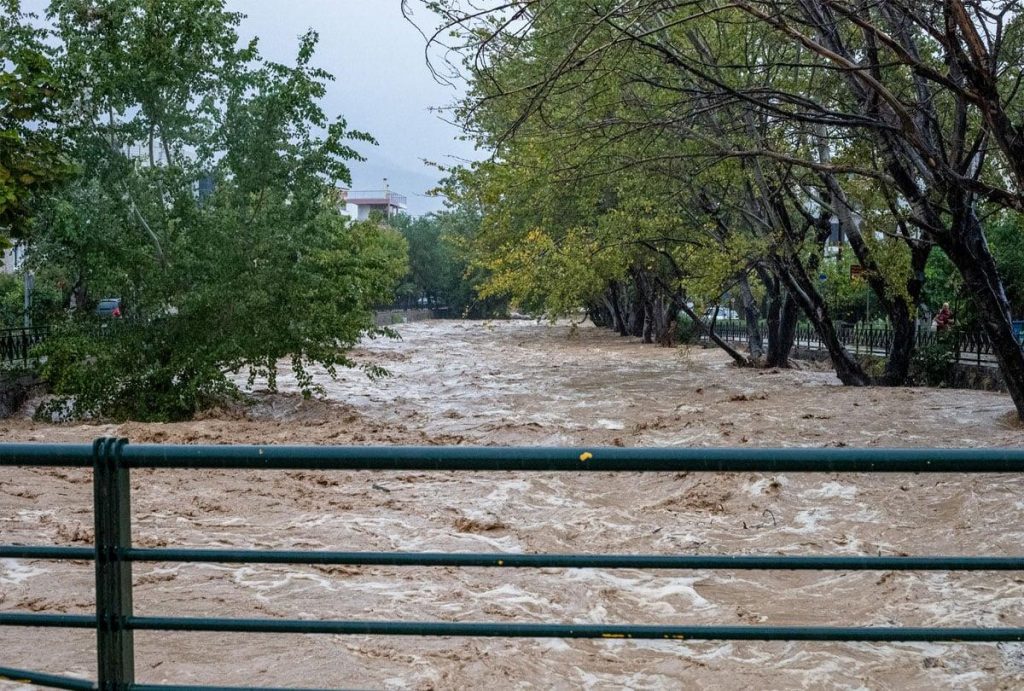 Κακοκαιρία: Ισχυρή νεροποντή «έπνιξε» την Καρδίτσα – 331 χιλιοστά βροχής σε λίγες ώρες