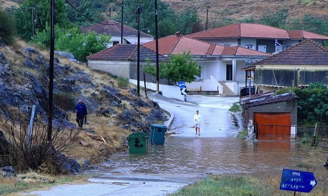 Δήμαρχος Μουζακίου: «12 άνθρωποι εγκλωβισμένοι από χθες»