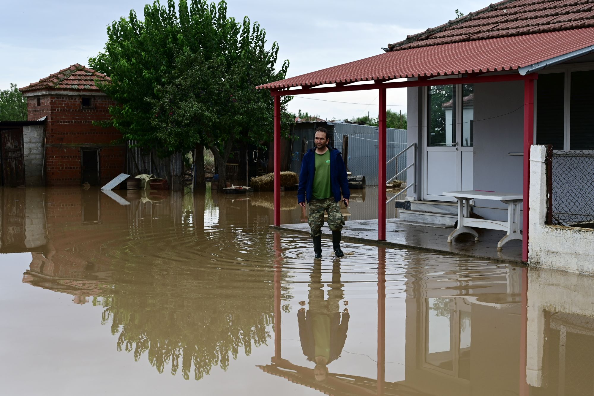 Κίνδυνος για υπερχείλιση του Πηνειού! – Ανέβηκε επικίνδυνα η στάθμη – Θα σωθεί η Λάρισα;