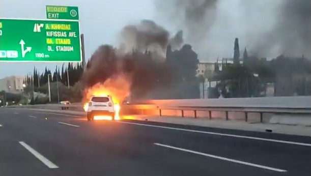 Νέα διακοπή κυκλοφορίας στην Αττική Οδό – Δεύτερο όχημα τυλίχθηκε στις φλόγες